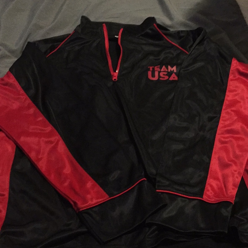 Black and Res Team USA pullover shirt